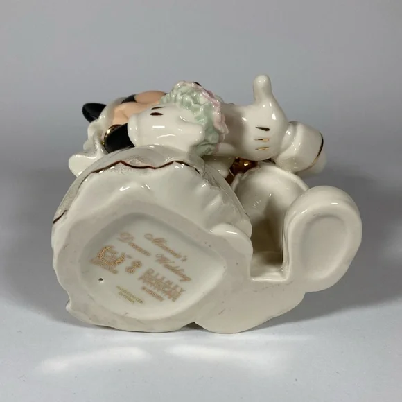 Lenox Disney Minnie’s Dream Figurine - Picture 5 of 6